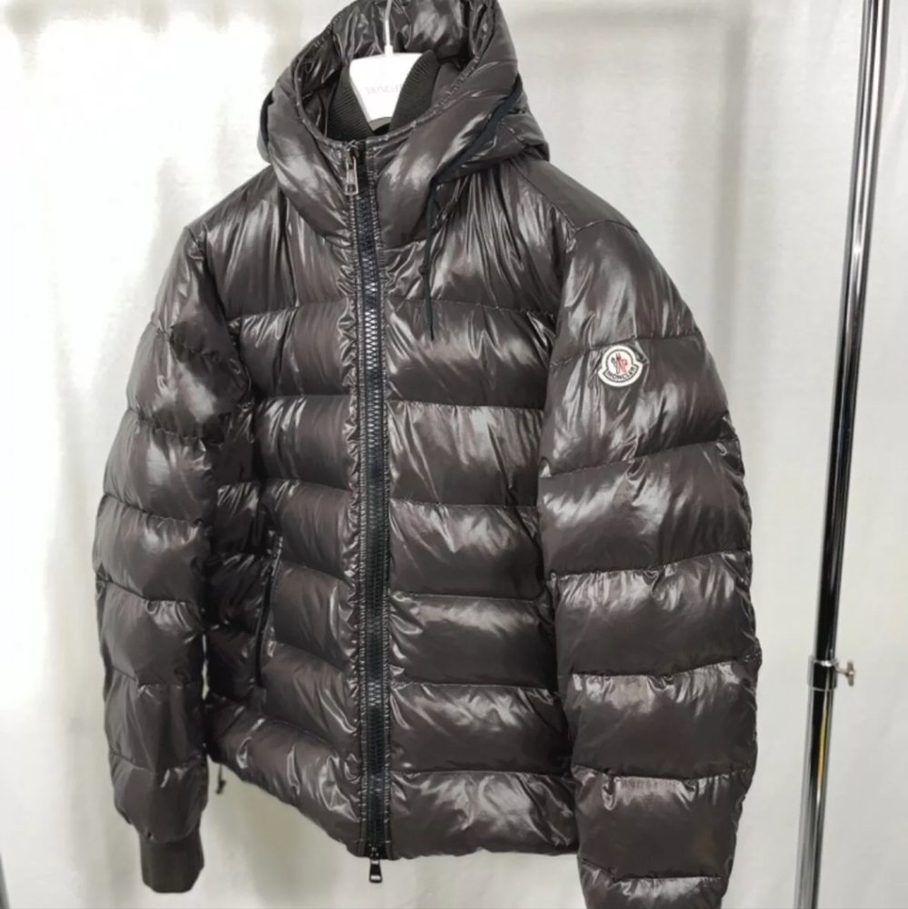 Moncler Aubert Size 5 (XL)